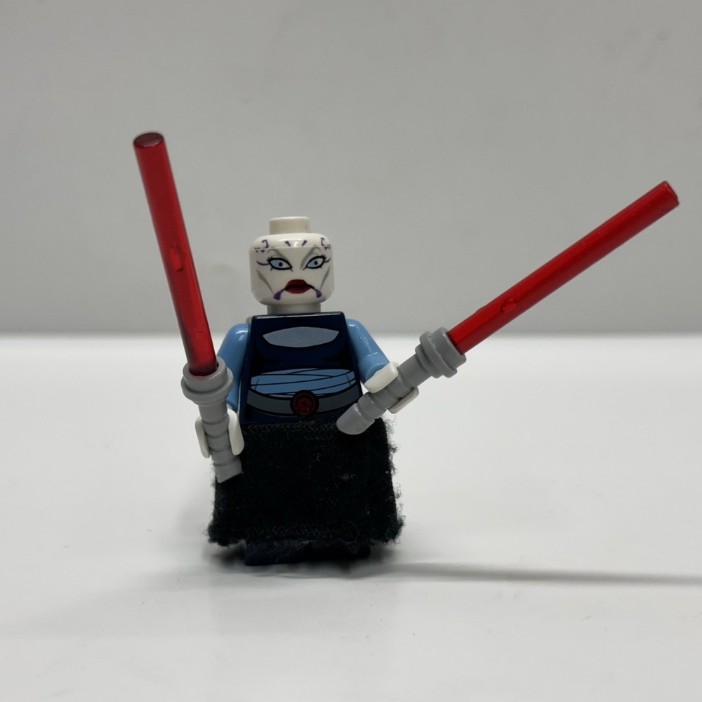 LEGO Minifigures Asajj Ventress With Skirt And Lightsabers Star Wars 7676